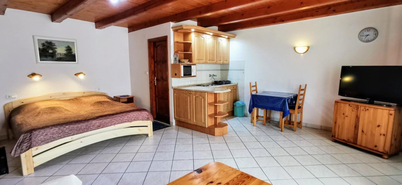 Magyar Apartmanhazak I-Iii. Zalakaros Eksteriør billede