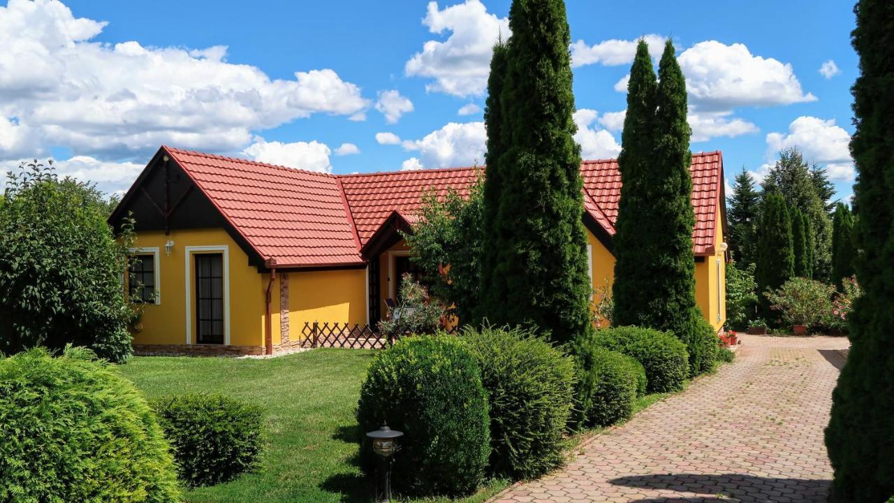 Magyar Apartmanhazak I-Iii. Zalakaros Eksteriør billede