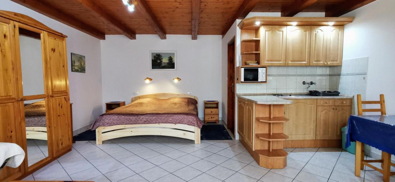 Magyar Apartmanhazak I-Iii. Zalakaros Værelse billede