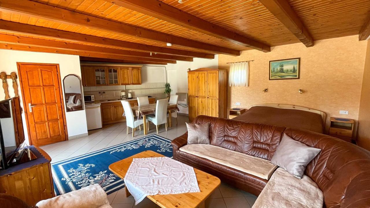 Magyar Apartmanhazak I-Iii. Zalakaros Eksteriør billede