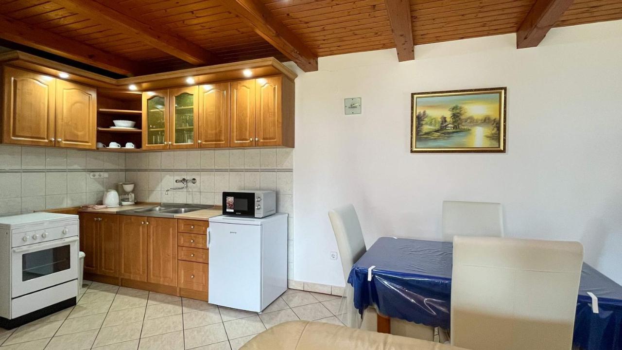 Magyar Apartmanhazak I-Iii. Zalakaros Eksteriør billede