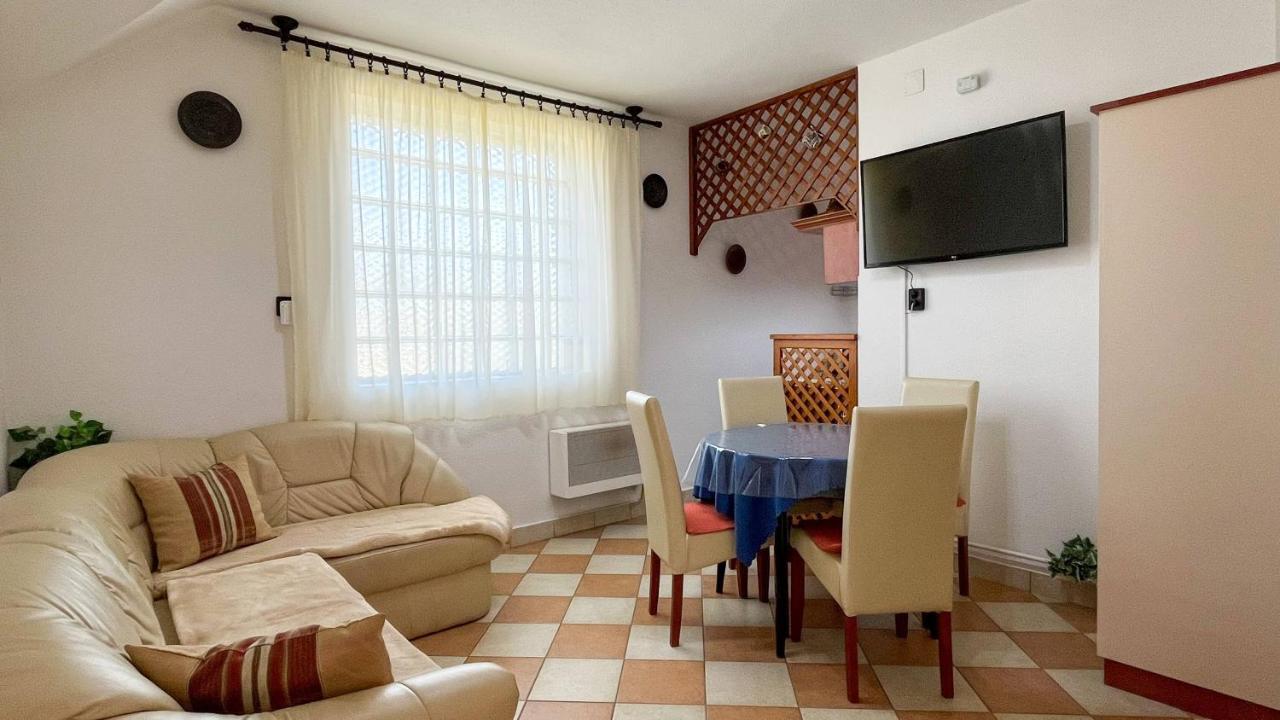 Magyar Apartmanhazak I-Iii. Zalakaros Eksteriør billede